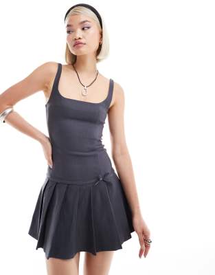 jadzia dropped waist pleated mini dress in charcoal gray