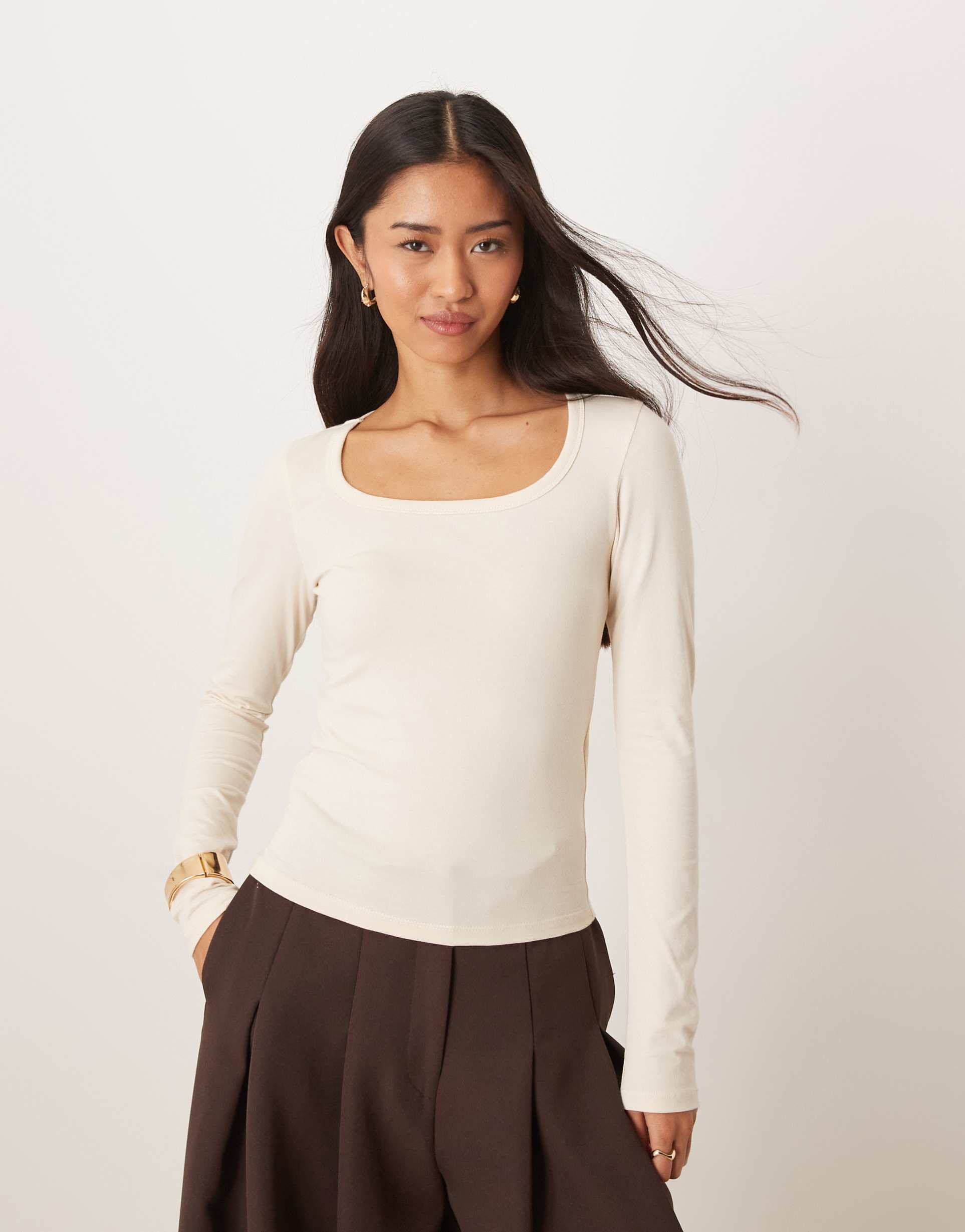 motel janana long sleeve scoop neck top in ivory