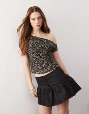 jaridah giraffe print top in black and cream-Multi