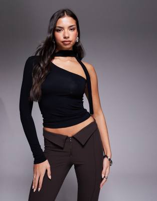 Motel Jayahe One Sleeve Scarf Top In Black