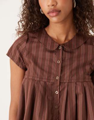 Motel Kaelis Pleated Short Sleeve Striped Collared Blouse In Brown