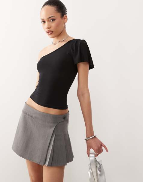 Motel – Kaffa – Geschmeidiges Oberteil in Schwarz mit One-Shoulder-Träger - view 1