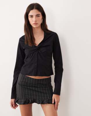 Motel - Karis - Hemdbluse in Schwarz mit Knopfleiste