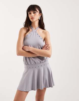 Motel - Kureha - Jersey-Minikleid in Fliedergrau mit Neckholder und Ösen