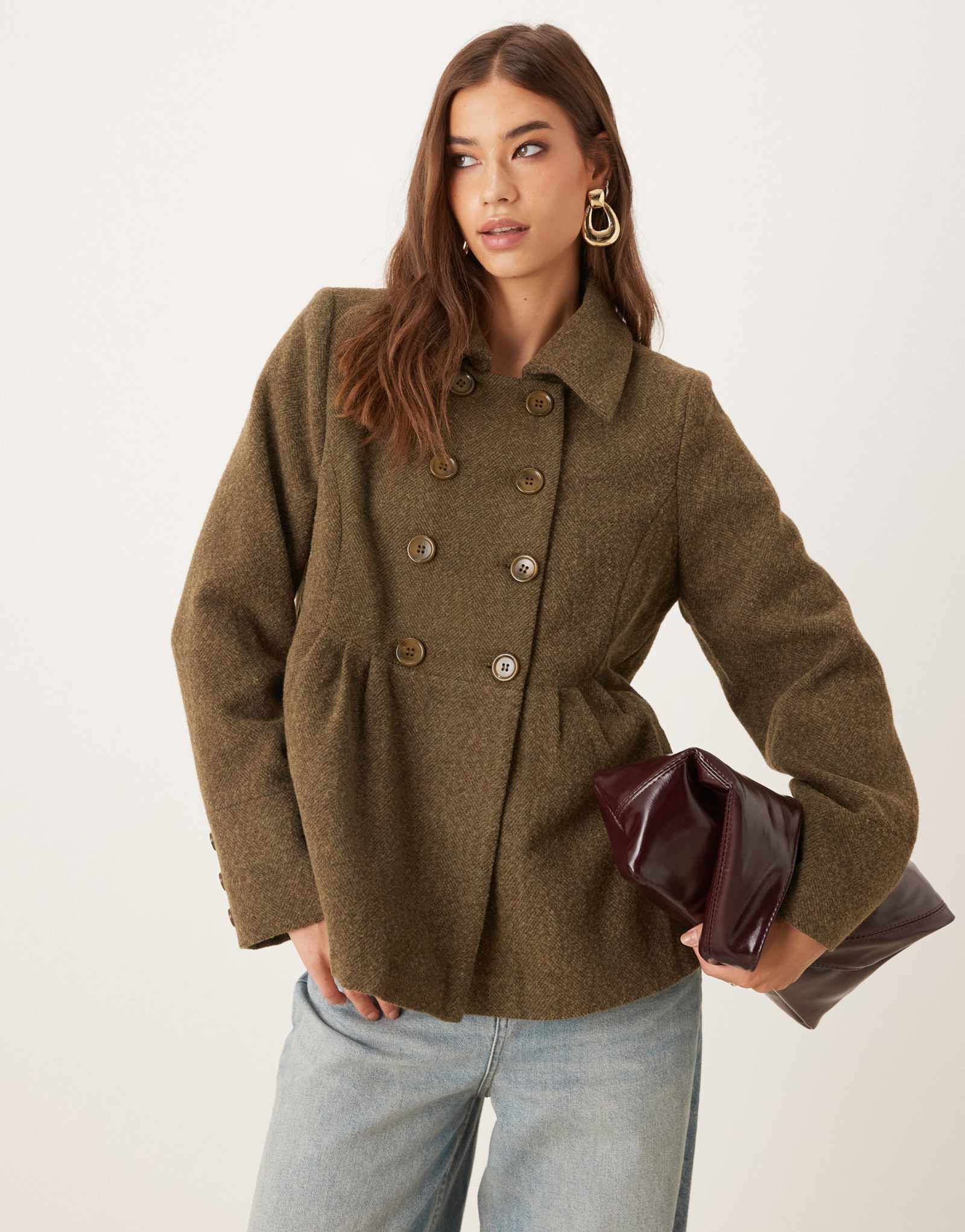 Двубортное пальто в елочку от Motel Lacarti оливкового цвета