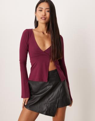Motel - Lamae - Langärmliges Oberteil in Bitter Deep Purple mit Wickeldetail-Lila