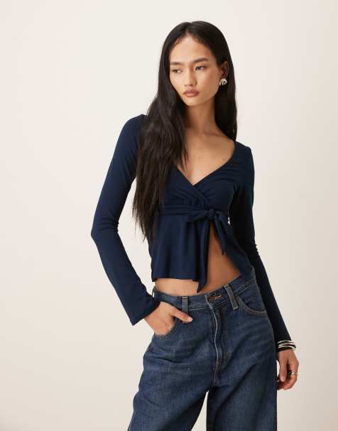Motel – Lamae – Langärmliges Oberteil in Marineblau mit Wickeldetail - view 1