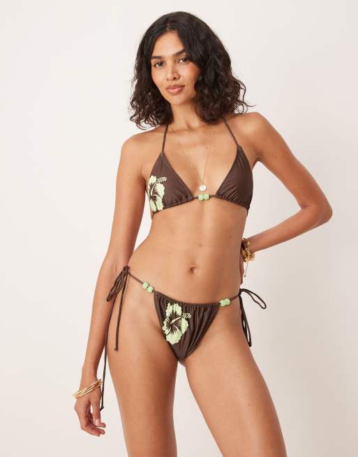 Motel – Leyna – Bikinihose in Braun mit Hibiskus-Print und seitlichen Bindebändern, 2 von 4