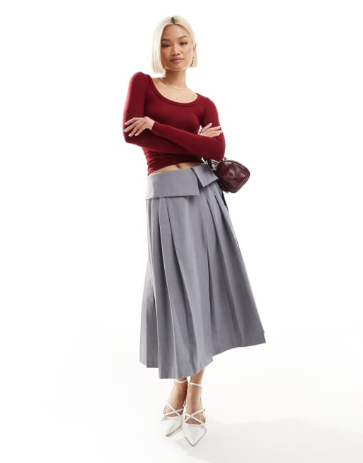 Haut Beme Femme Taille S – Rouge – Manches 3/4 – Col Scoop – Détails œillets Métal