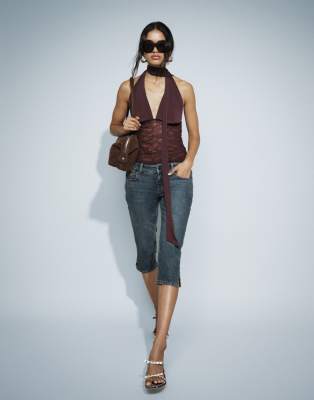 Motel Low Rise Denim Capri Jean In Blue