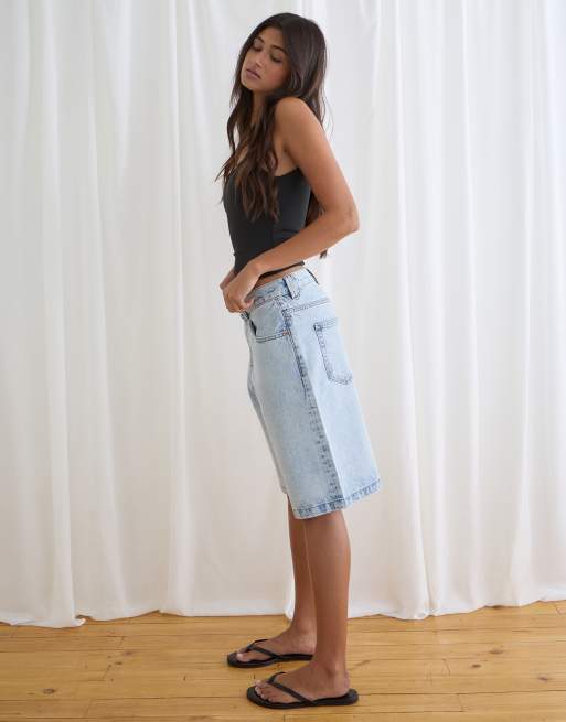 Motel low rise denim jorts in light wash blue, 3 of 4