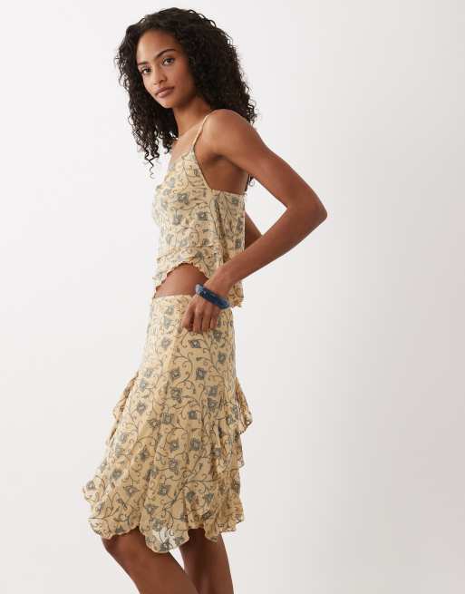 Motel Luisa winding floral floaty midi skirt in ivy pale yellow, 3 of 5