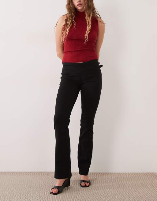 Motel mardhu pantalon évasé taille basse avec détail boucle noir, 2 de 5