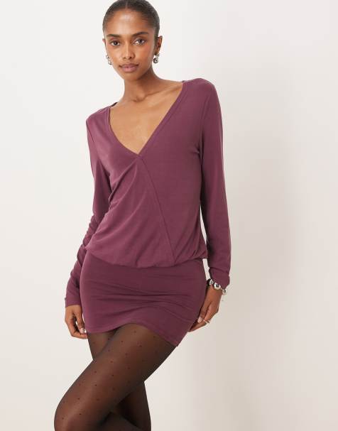 Motel – Mihiro – Anschmiegsames Minikleid aus Cupro in Pflaume mit V-Ausschnitt - view 1