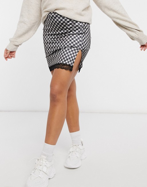 Motel mini a-line skirt in dogtooth print with thigh split and lace trim
