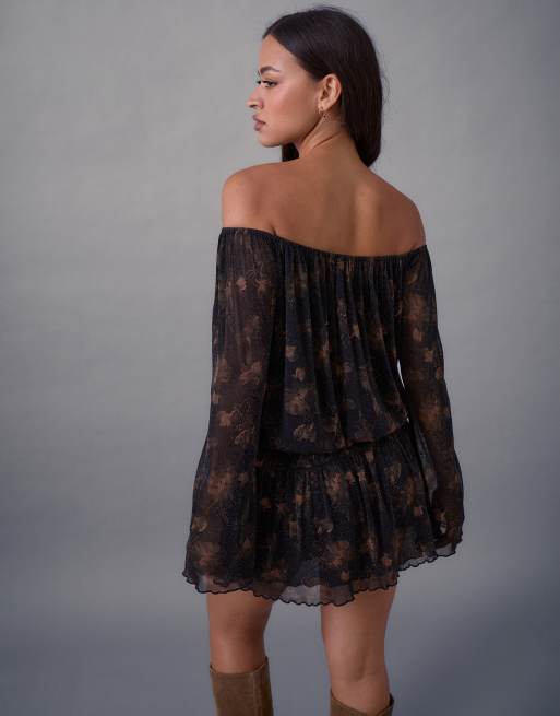 Motel - Nisha - Bronzefarvet flagrende offshoulder-minikjole, 4 af 4
