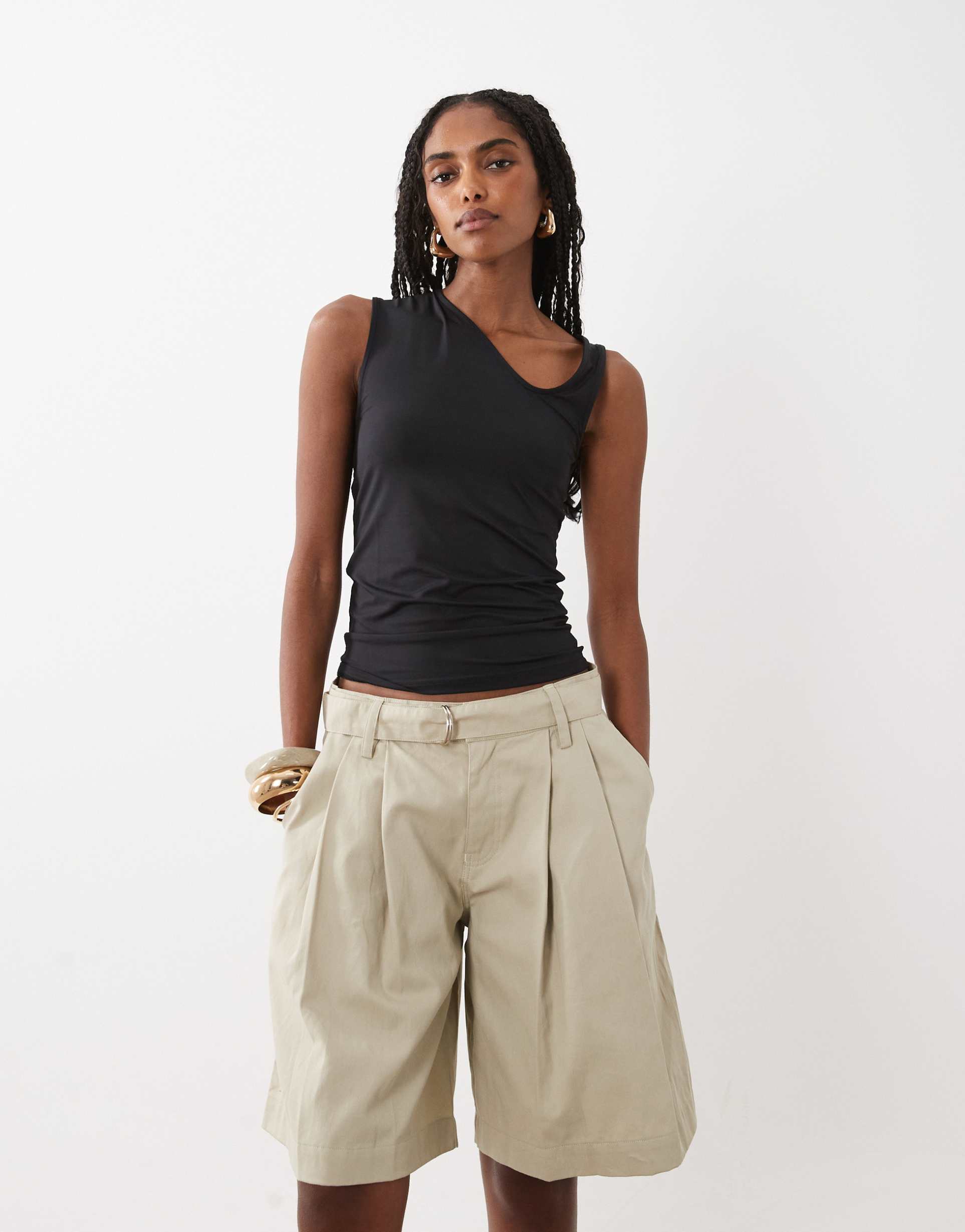 motel niso longline tailored shorts in beige
