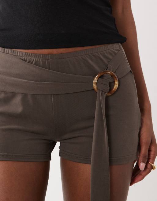 Motel – Nivaya – Bruna, extra korta shorts med skärp, 4 av 5