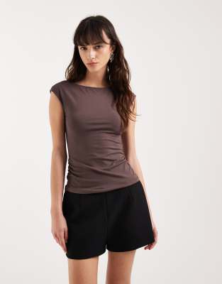 Motel Novia Ruched Side Top In Brown