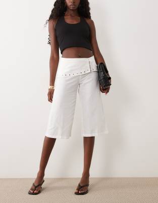 Motel Oren Stud Waist Capri Pants In White