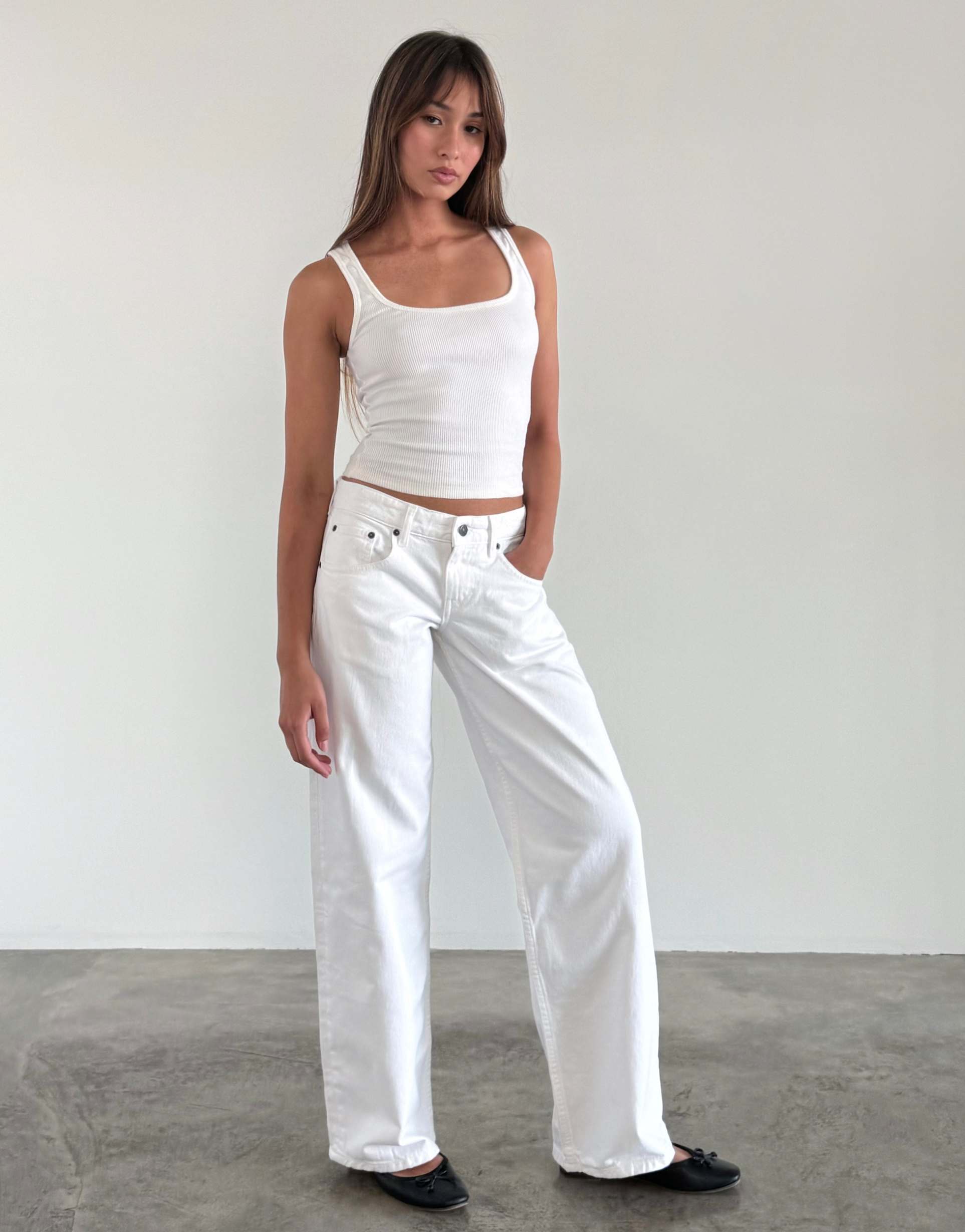 motel parallel low rise jeans in true white