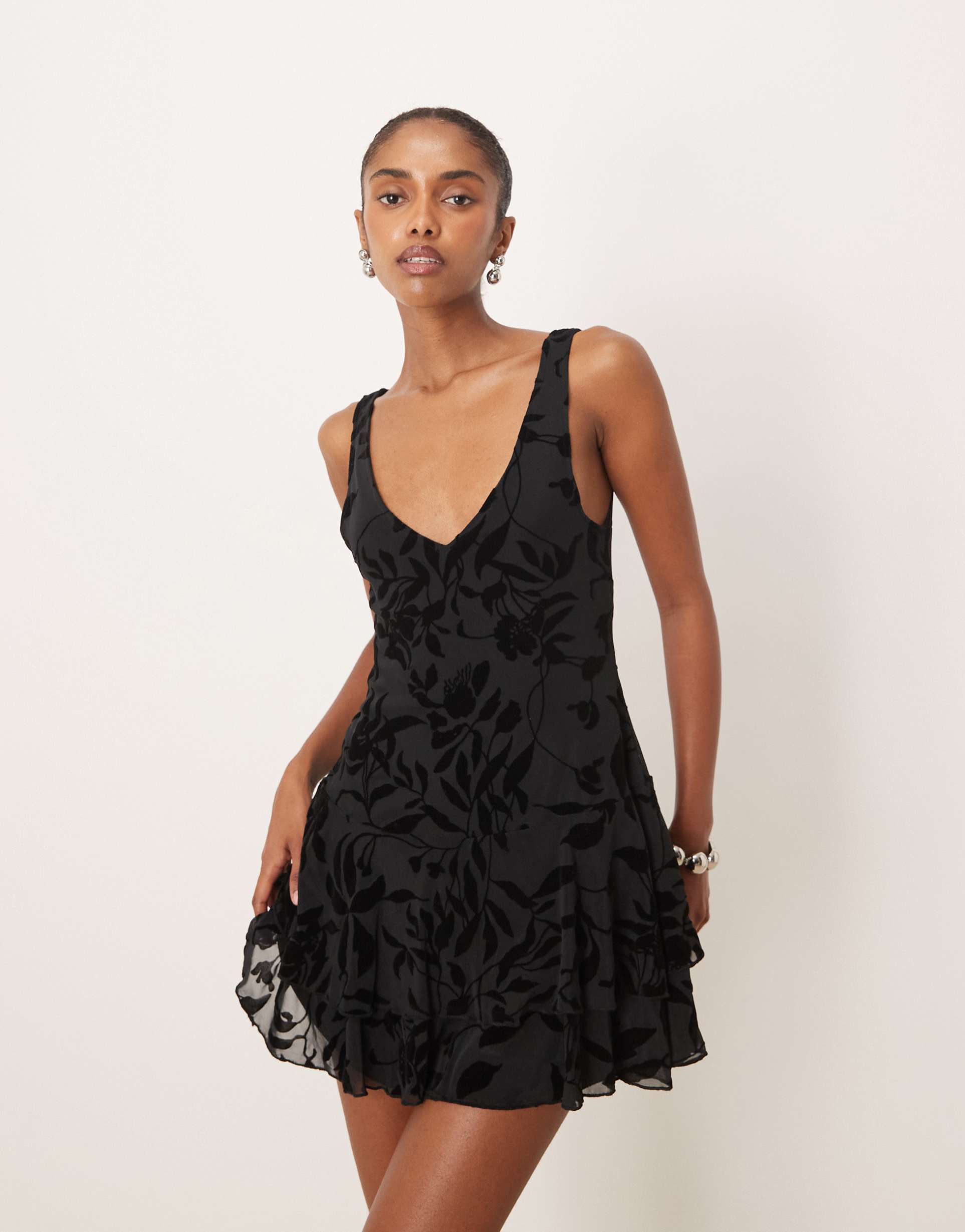 motel rawson v neck flocked mini dress in floral black