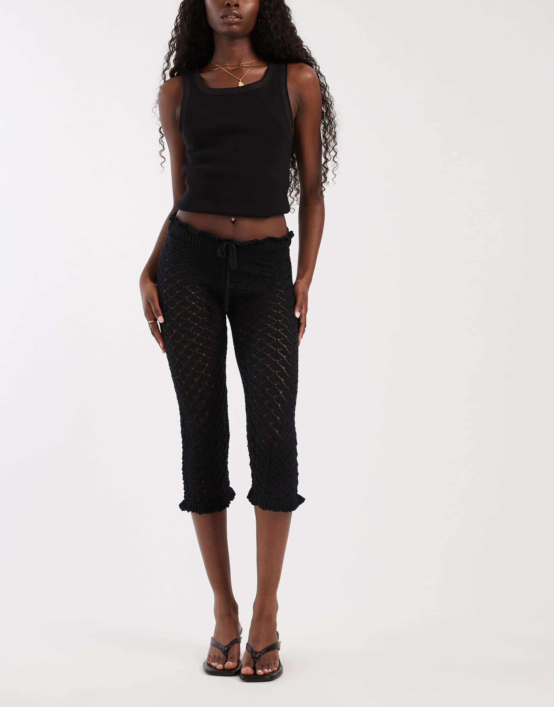 motel renuka knit ruffle hem capri in black