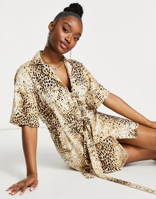 Robes casual Motel - Robe chemise courte à imprimé léopard - Sable