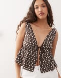 [Motel] Motel Rolia broderie tie-front halter top in brown L BROWN