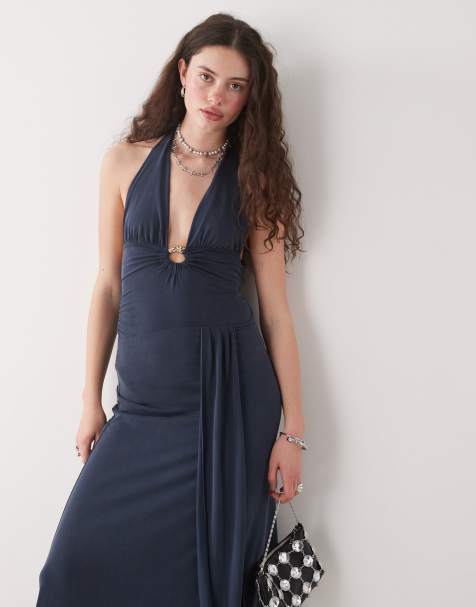 Motel – Ryoko – Figurbetontes, wadenlanges Kleid in stürmischem Meeresblau mit Wickeldetail und Neckholder - view 1