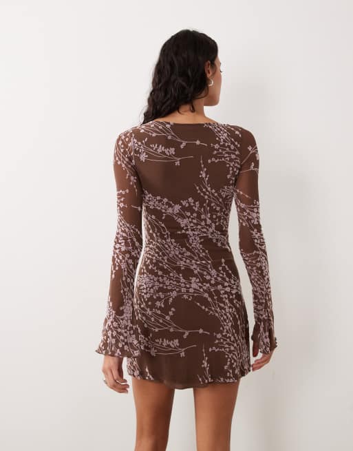 Motel – Salira – Langärmliges Minikleid in Braun mit Blütenmuster und Bindegürtel, 4 von 4