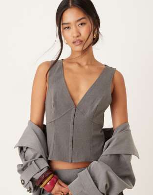 Motel Salpa Plunge Tailored Top In Gray
