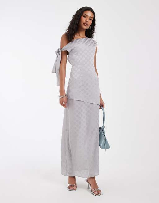 Motel - Sardian - Sølvgrå offshoulder-maxikjole med polkaprikker i chiffon, 2 af 4