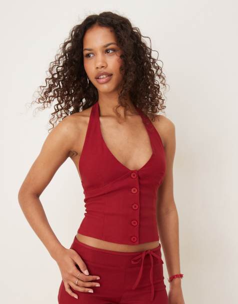 Motel – Schmal geschnittene Shorts in Rot mit niedrigem Bund und Gürtel - view 1