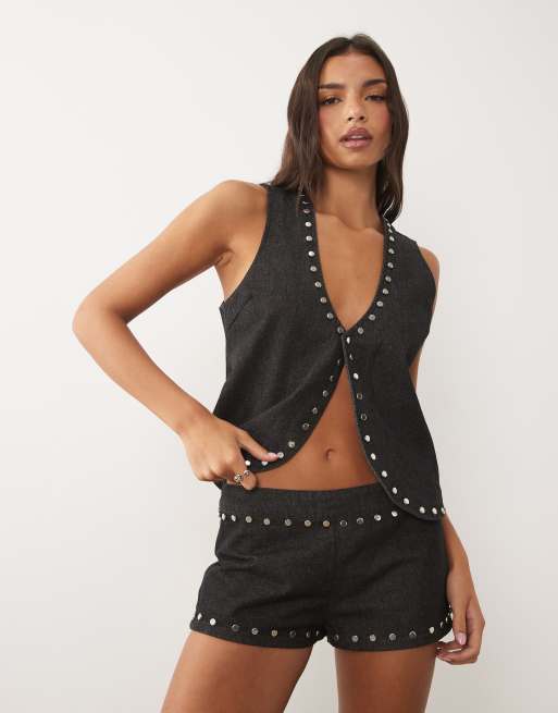Motel seria denim microshorts set med nitar i indigo, 2 av 5