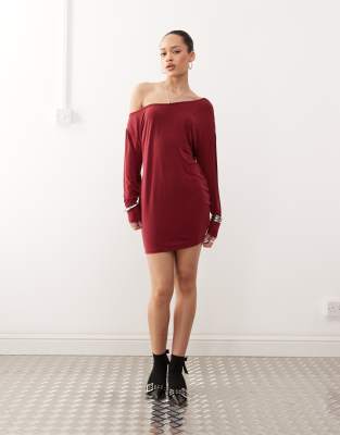 shelisa off the shoulder slouchy mini dress in burgundy-Red