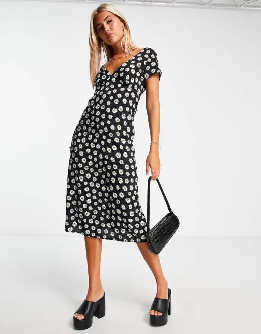 Motel short sleeve grunge daisy print midi dress in black