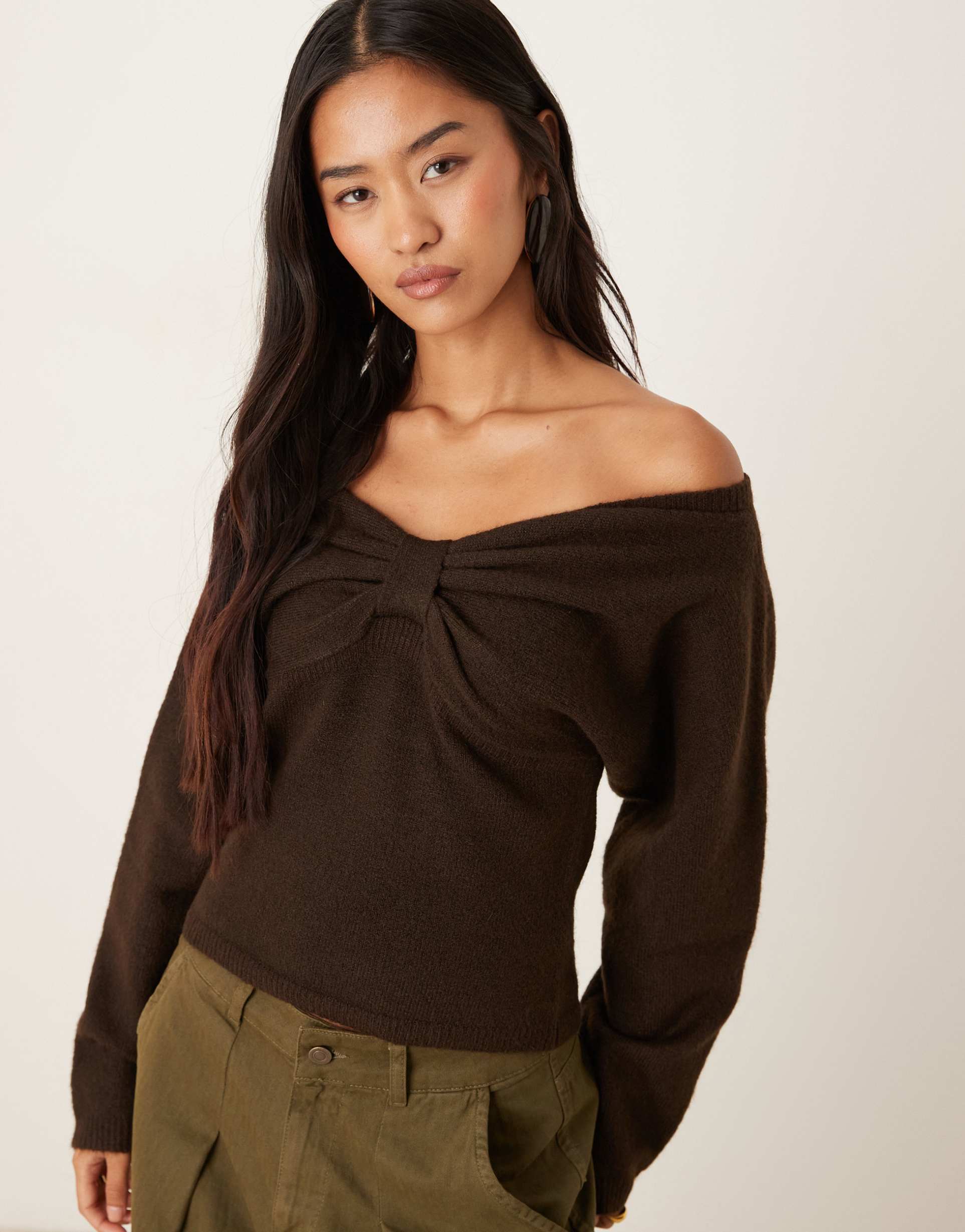 motel sikuna off shoulder sweater in brown