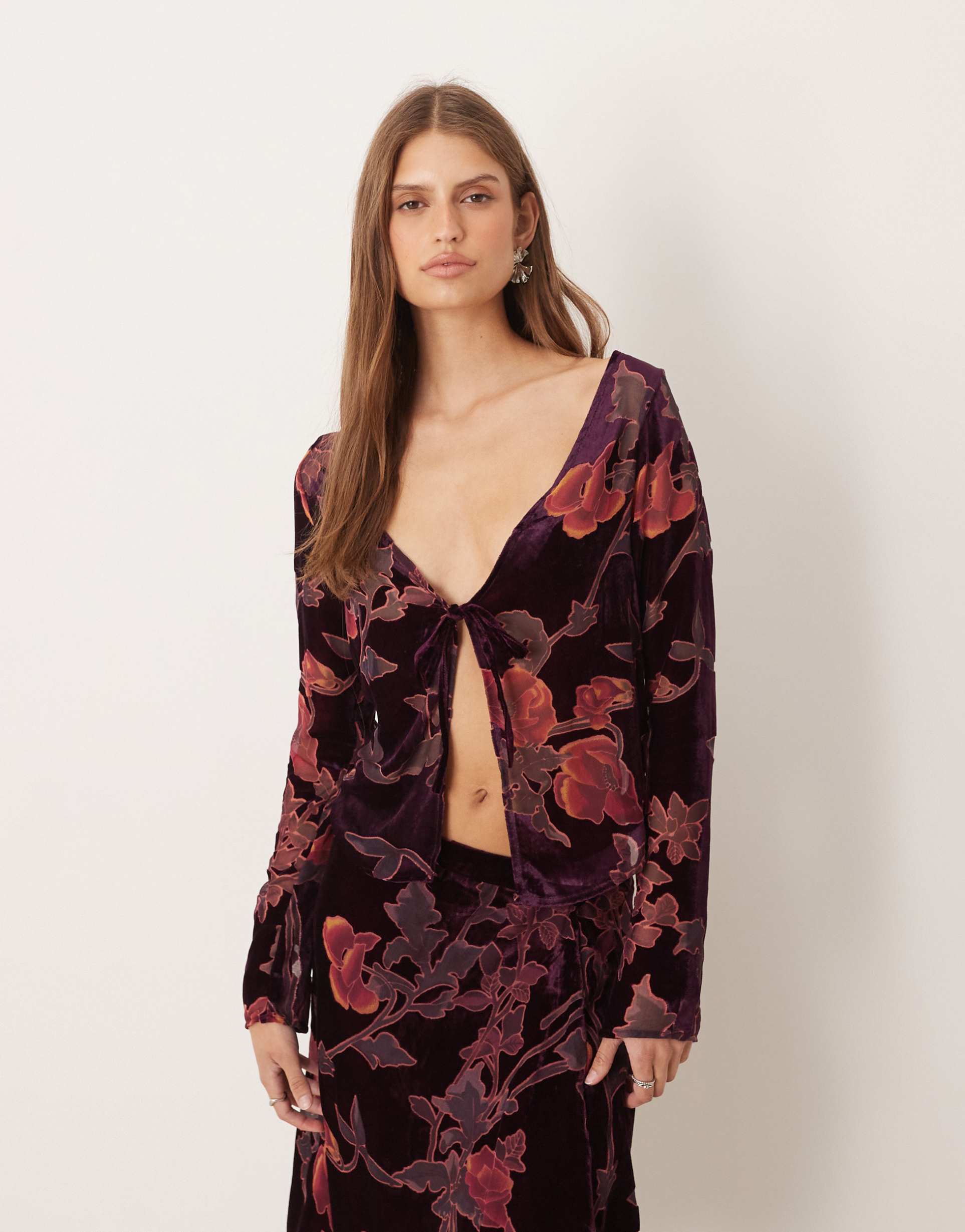 motel sukita long sleeve floral top in burgundy