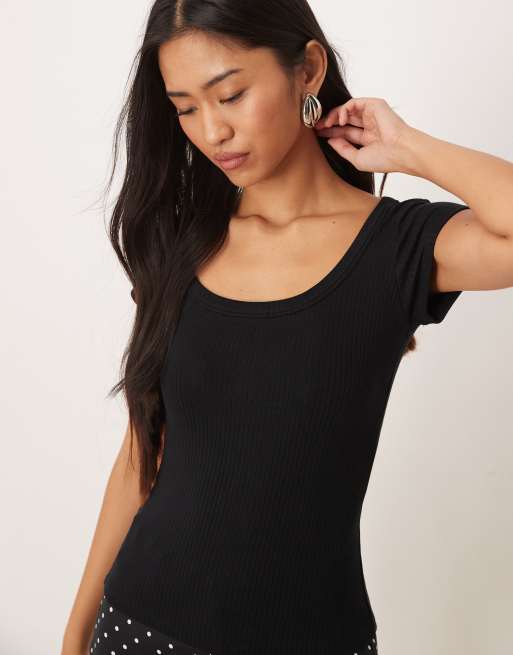 Motel Sumala ribbed scoop neck short sleeve t-shirt in black, 4 of 4