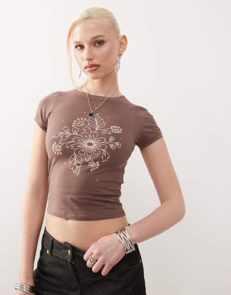 Motel – Sutin – Brązowy krótki T-shirt z kwiatowym motywem z cekinami - view 1