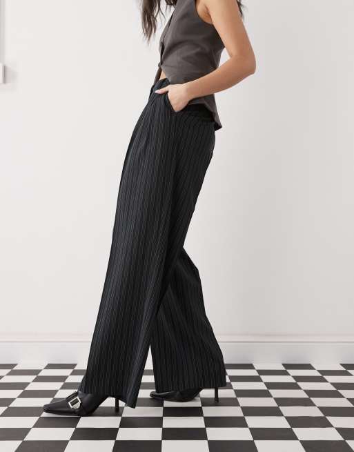 Motel syra pleated pants in pinstripe black