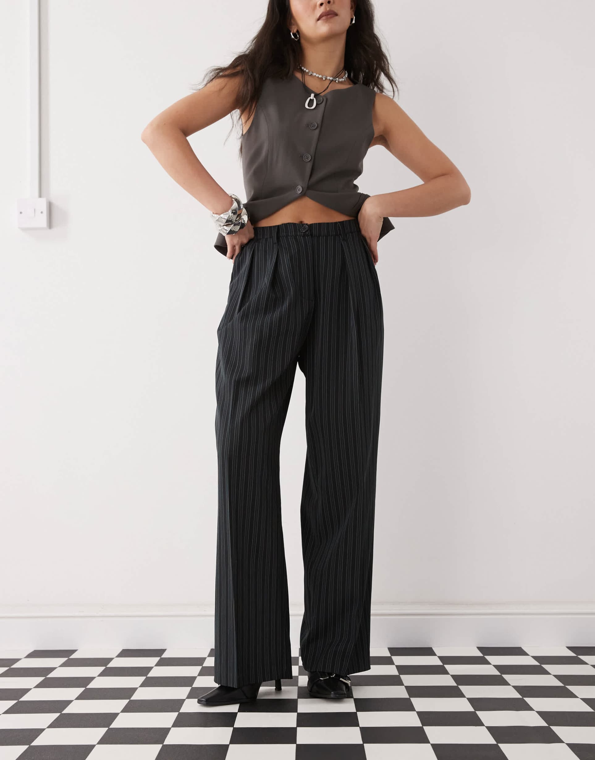 motel syra pleated pants in pinstripe black