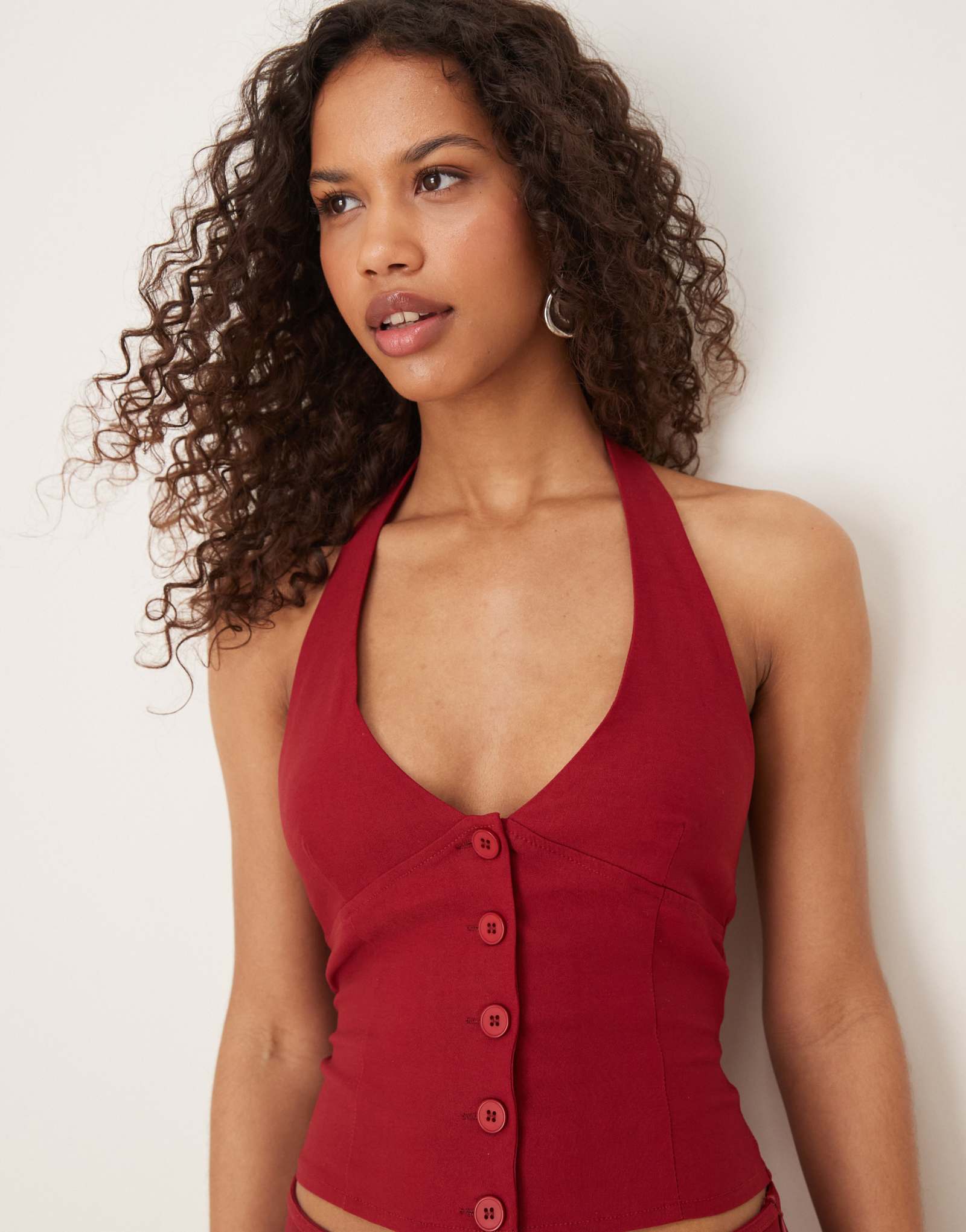 Красный топ на бретельках, сшитый на заказ в мотеле - часть комплекта