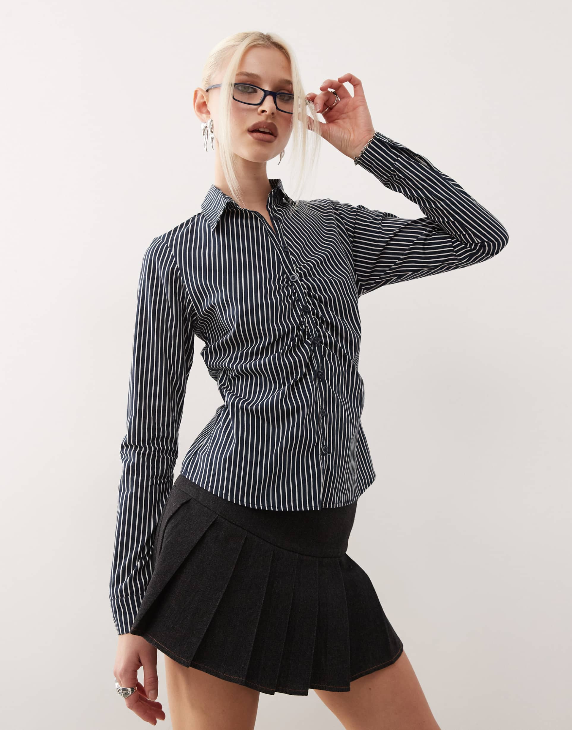 motel tarsi mono stripe fitted shirt in navy