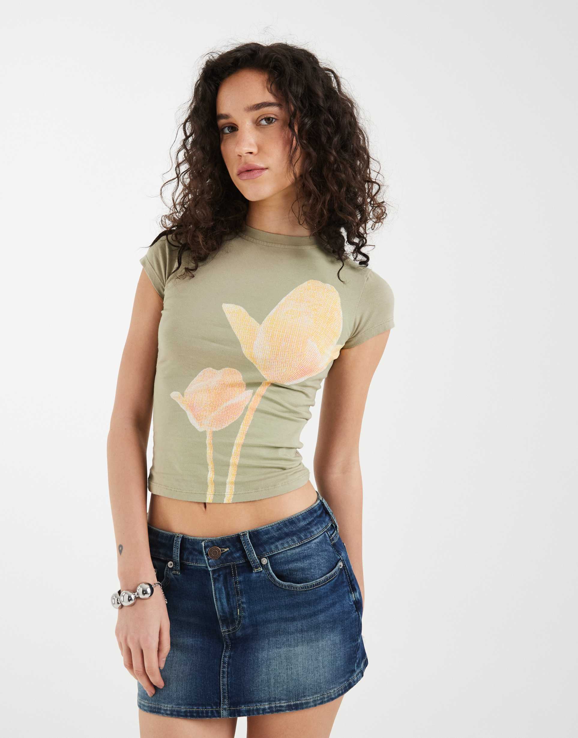 motel tiona blurry lily print top in slate green