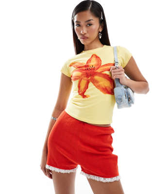 Shop Motel tiona hibiscus print t shirt in lemonade yellow Online – Trendy & Affordable Fashion