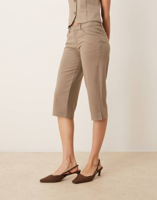 Motel Tunia capri pants in light taupe (part of a set), 2 of 5