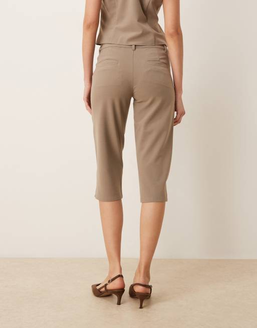Motel Tunia capri pants in light taupe (part of a set), 3 of 5