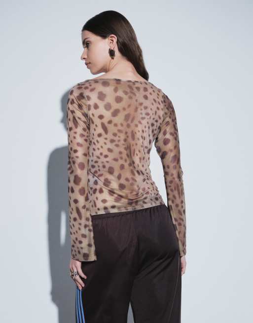 Motel tyanna v neck mesh long sleeve top in leopard print, 3 of 4
